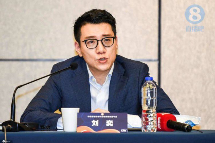 户外强制裸露羞耻调教